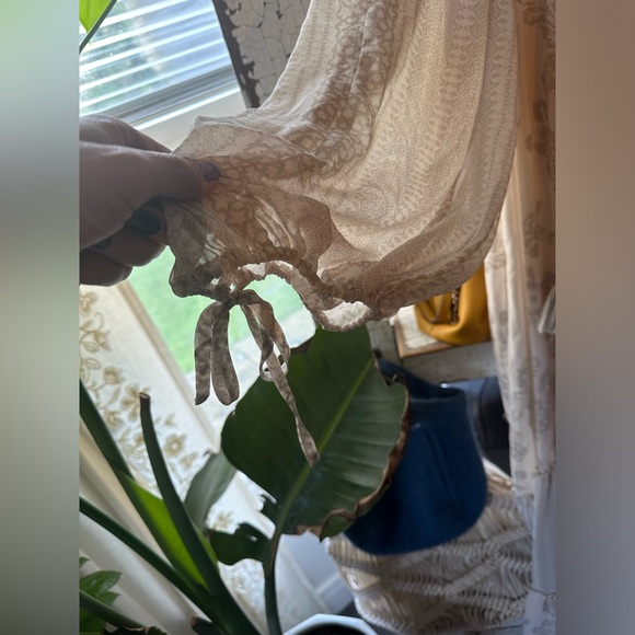 Beautiful white boho maxi dress size medium. - Picture 5 of 5